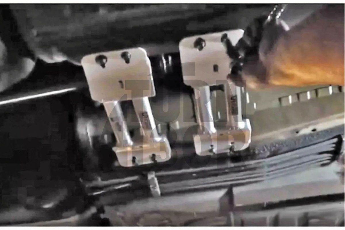 Ultra Racing Mid Lower Bar BMW M3 E46 