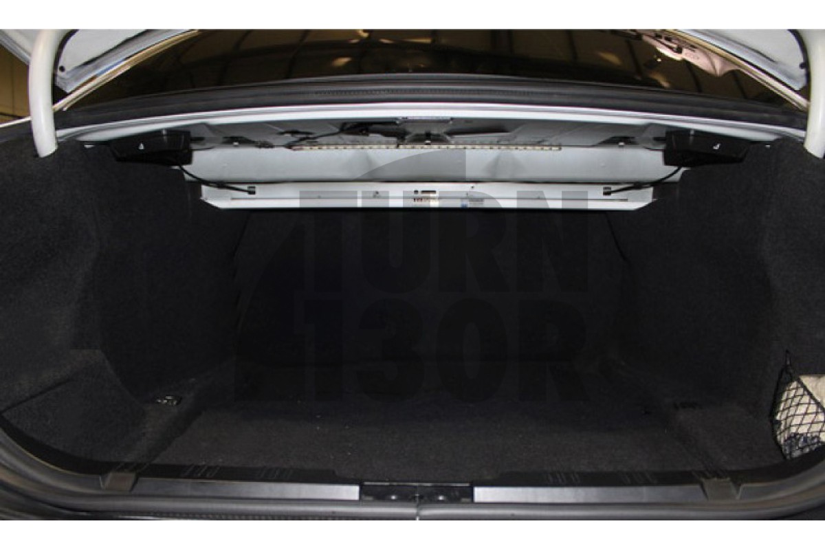 Ultra Racing Rear Upper Strut Bar BMW M5 E60 